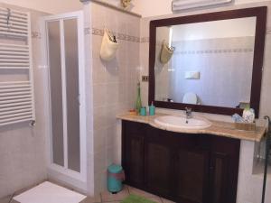 a bathroom with a sink and a mirror at Casale Del Borgo in Hermada