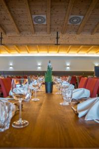 Restauracja lub miejsce do jedzenia w obiekcie Hotel Gasthof Hirschentenne