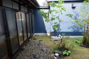 A garden outside Hostel Fish in a River