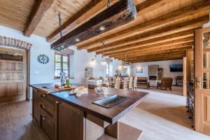 Telewizja i/lub zestaw kina domowego w obiekcie Villa Dumina