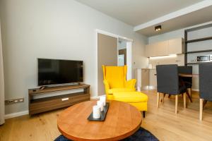 TV a/nebo společenská místnost v ubytování Apartments Bohemia Rhapsody