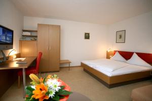 Postel nebo postele na pokoji v ubytování Hotel Bischof