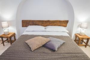 Postel nebo postele na pokoji v ubytování Trulli-eu Guesthouse Alberobello