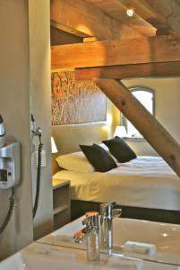 Ένα ή περισσότερα κρεβάτια σε δωμάτιο στο Fletcher Hotel-Restaurant Kasteel Coevorden