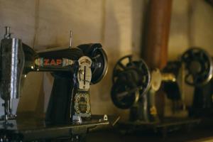 a sewing machine sitting on top of a table at Anadolu Evleri in Gaziantep