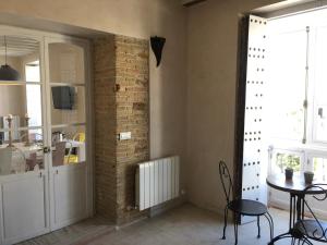 Televízia a/alebo spoločenská miestnosť v ubytovaní Casa Bugambilla Cadiz