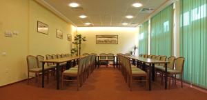 ห้องอาหารหรือที่รับประทานอาหารของ Hotel Brasov