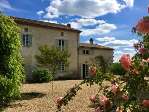 an exterior view of a house with flowers at The Garden Room in Villamblard