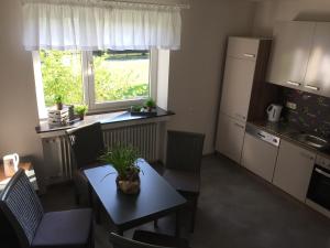a small kitchen with a table and a window at Fewo Granetalsperre in Langelsheim
