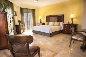 a bedroom with a bed and a desk and chair at Hotel Los Itzaes by 5th av in Playa del Carmen