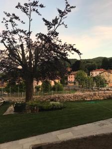 A garden outside Corte di Pellio