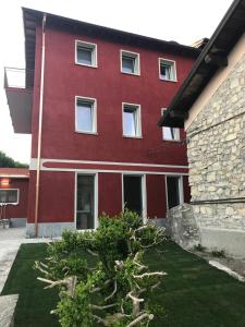 The building in which fogadókat is located