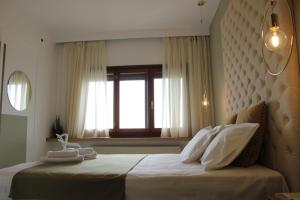 Posteľ alebo postele v izbe v ubytovaní Pinehouse King Suite