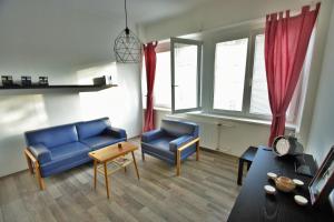 A seating area at Best View Apartments