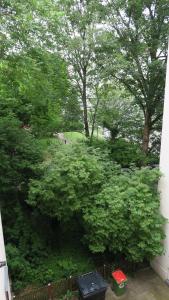 a view of a garden with trees and a fence at 2 Zimmer Wohnung in Vienna