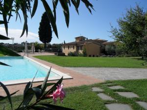 The swimming pool at or close to Antica Pieve B&B