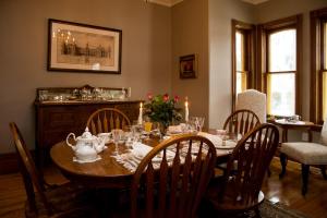 Restorāns vai citas vietas, kur ieturēt maltīti, naktsmītnē Hatfield House on Hibernia