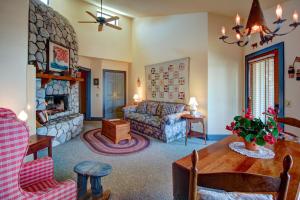 a living room with a couch and a fireplace at Baywood Inn Bed & Breakfast in Los Osos