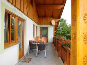 Ein Balkon oder eine Terrasse in der Unterkunft Urlaub am Bauernhof Blamauer Köhr