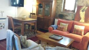 TV a/nebo společenská místnost v ubytování El Solei Paraiso en el Montseny