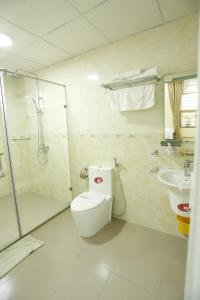 Phòng tắm tại Huy Hoan Hotel