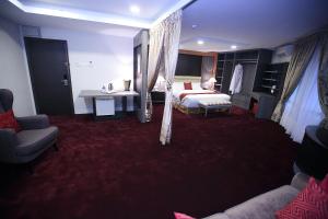 Postel nebo postele na pokoji v ubytování Al Khatiri Hotel