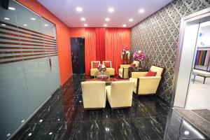 Posezení v ubytování Al Khatiri Hotel