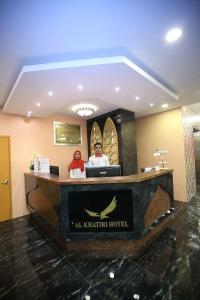 recepción del hotel en el vestíbulo del hotel en Al Khatiri Hotel en Kubang Kerian