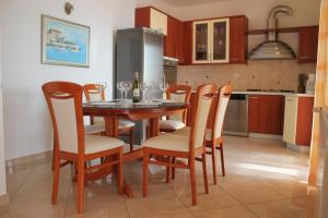 Kuchyň nebo kuchyňský kout v ubytování Apartments Lucija