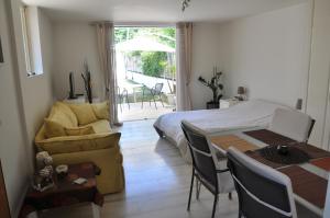 Χώρος καθιστικού στο Cosy Studio with Garden / Individual apartment +5 φωτογραφίες