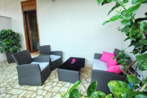 Posedenie v ubytovaní Apartments and Rooms Lorena 236