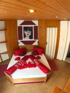 Postel nebo postele na pokoji v ubytování Ferienwohnung Brennseeblick