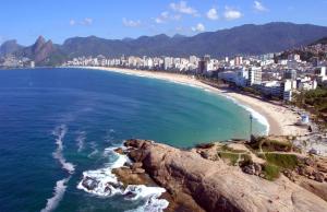 a view of a beach and a city at Apartamento Luxo Ipanema in Rio de Janeiro