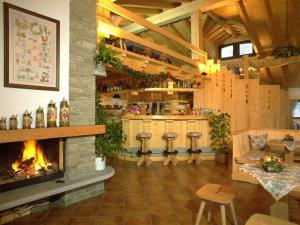 a living room with a fireplace and a bar at Residence Ruetoreif in Gressoney-Saint-Jean