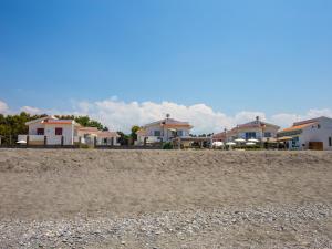 テルメ・ヴィリアトーレにあるLe Ancore di Calderoneの砂浜の家並み