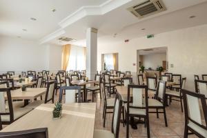 A restaurant or other place to eat at Hotel Corinna