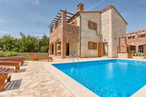 Bazén v ubytování Istrian Villa Melany nebo v jeho okolí