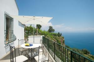 En balkong eller terrasse på Sopra il Limoneto