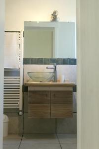 a bathroom with a sink and a mirror at Radici House in Torgiano