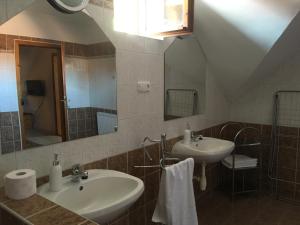 Un baño de Bözsi Apartman