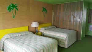 Postel nebo postele na pokoji v ubytování Caribbean Motel