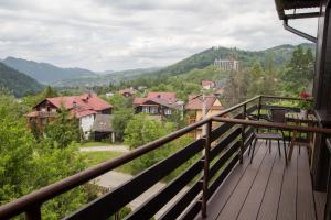 una vista desde el balcón de una casa en Pokoje U Hanki en Szczawnica