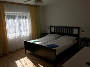 מיטה או מיטות בחדר ב-Gasthof Ogertschnig