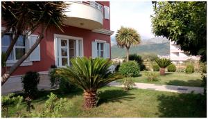 a house with a palm tree in the yard at Apartmani Biočić in Split
