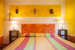 Un pat sau paturi într-o cameră la La Fattoria di Nonna Eugenia