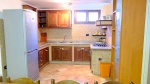 Kuchyňa alebo kuchynka v ubytovaní La Baia Casa vacanze-Seminterrato + 4 fotografie