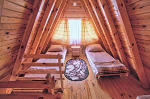 an overhead view of a bedroom in a log cabin at Borowinka in Ustka