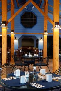 Restoran atau tempat lain untuk makan di Westmark Inn Dawson City