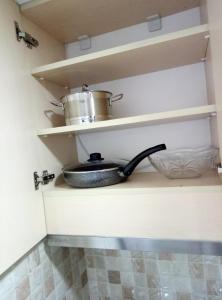 Kuchyň nebo kuchyňský kout v ubytování Old Tbilisi Narikala Apartment