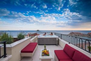 a balcony with a hot tub and a view of the ocean at Hotel Riva by Aycon in Petrovac na Moru